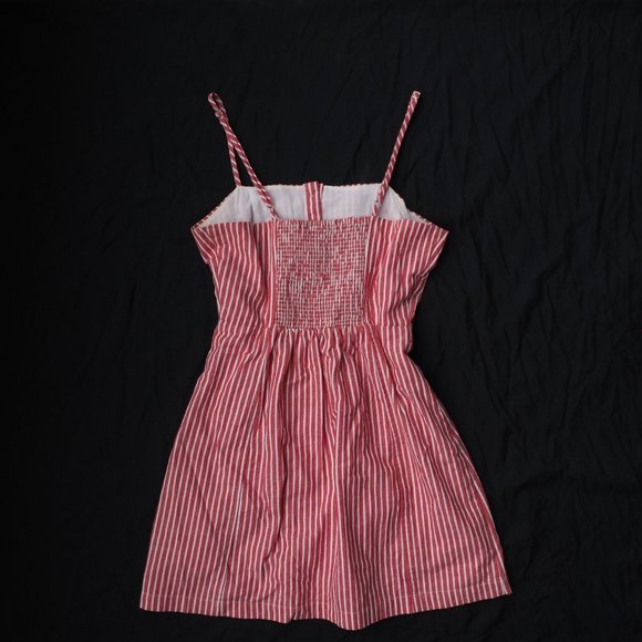 Buttoned Dress with Ruched Back - Picture 2 of 7